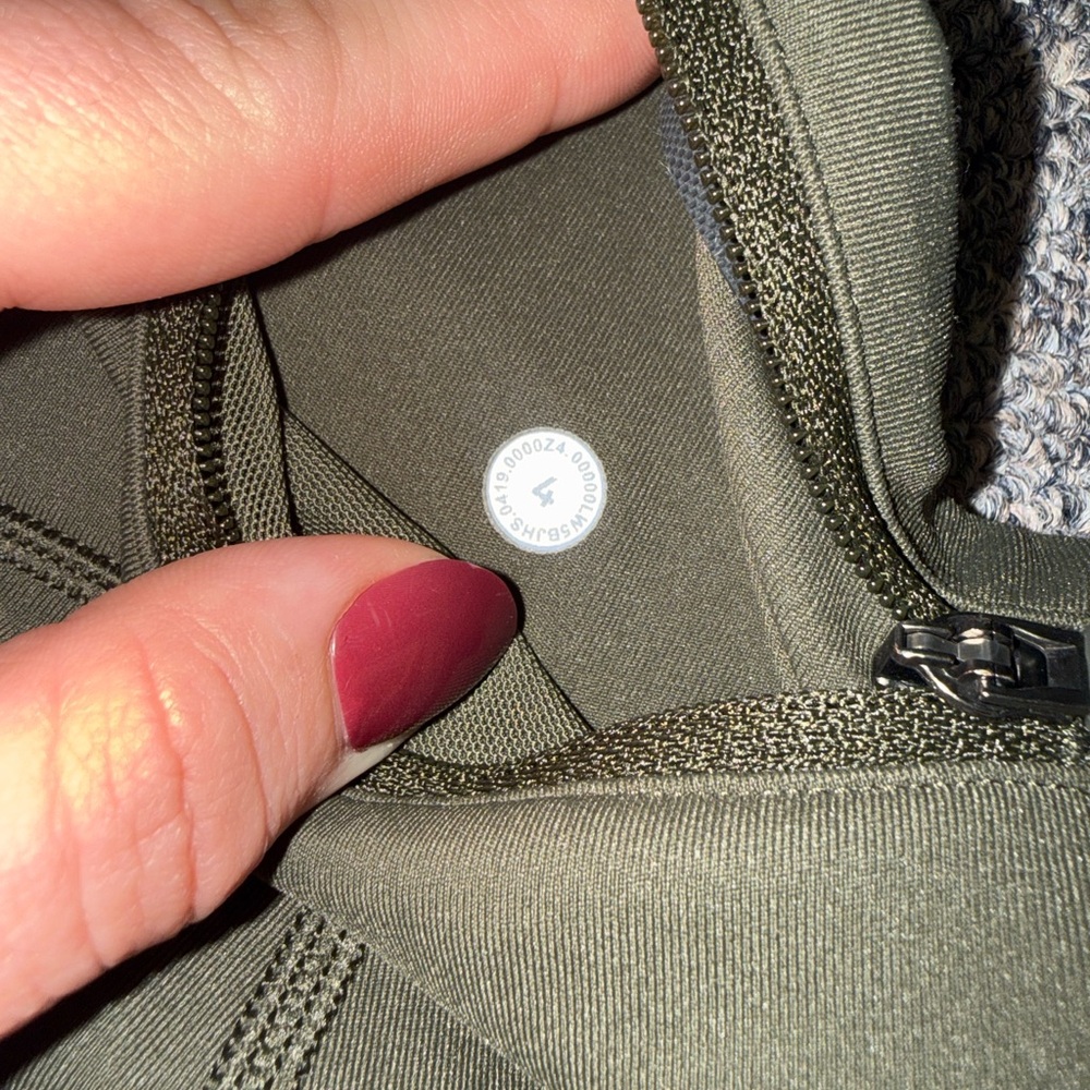 lululemon (4) Green Leggings with Slip Pockets and Back Zipped Pocket - Picture 6 of 6